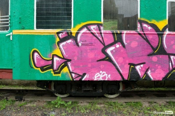 У Луцьку «вандали» розмалювали дитячий поїзд. ФОТО