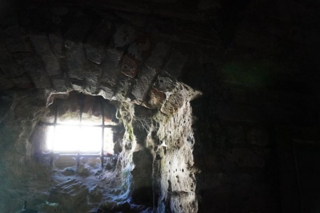 «Треба рятувати!»: підземелля луцького монастиря – у занедбаному стані. ФОТО