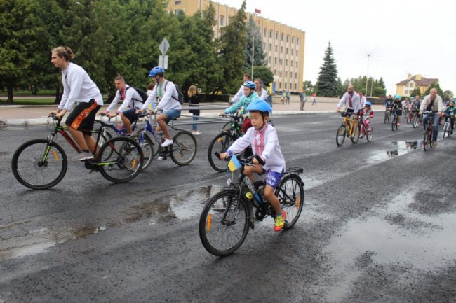 У Нововолинську організували велопробіг у вишиванках. ФОТО
