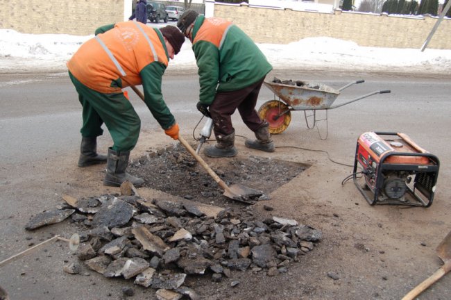 На Волині протестували нову технологію ремонту доріг. ФОТО