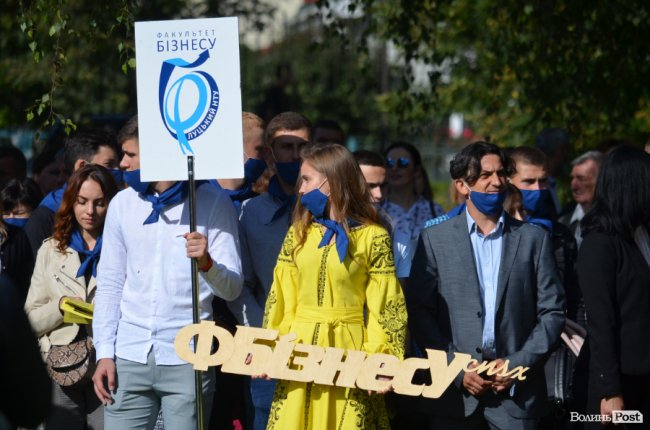  Як у луцькому «політесі» вітали першокурсників. ФОТОРЕПОРТАЖ
