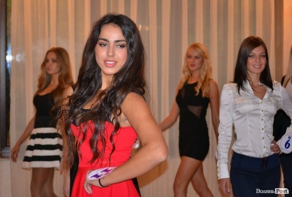 Як дівчата готуються до конкурсу «Міс Принцеса України». ФОТО