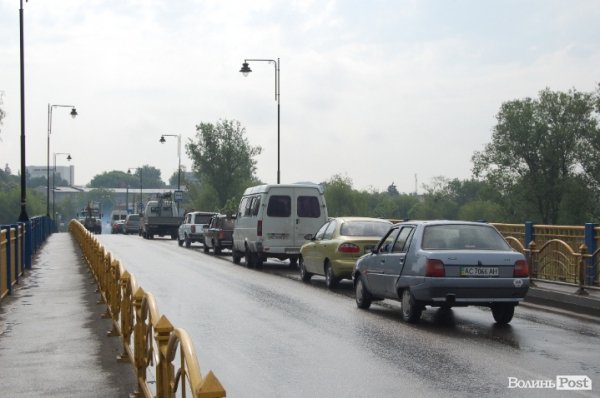Перед приїздом Януковича на луцьких вулицях - міліцейський «шмон» і затори