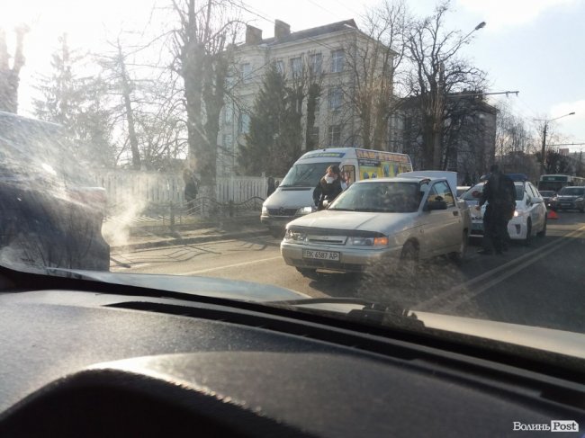 У Луцьку – величезна тягучка через аварію. ФОТО
