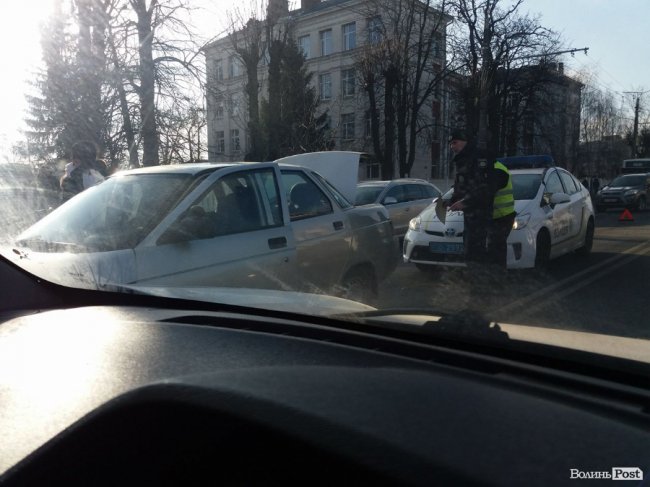 У Луцьку – величезна тягучка через аварію. ФОТО