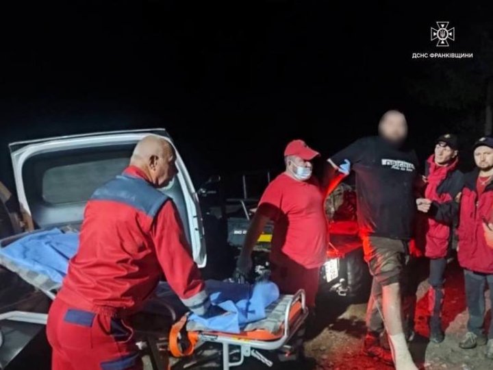 Рятувальники допомогли травмованому туристу в Карпатах