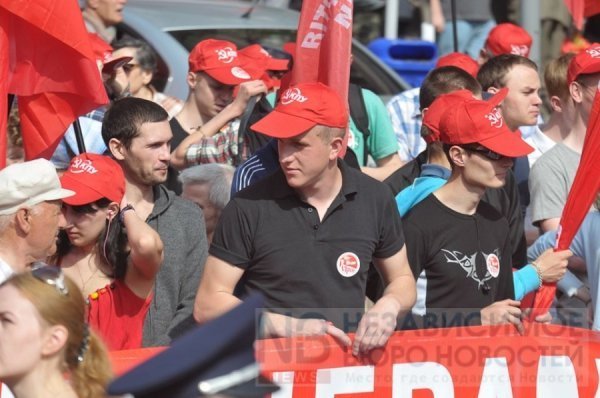 У Києві пакують в автозаки противників комуністів. ФОТО. ВІДЕО