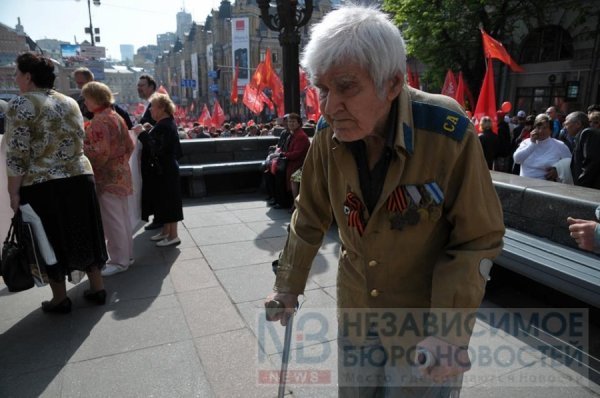 У Києві пакують в автозаки противників комуністів. ФОТО. ВІДЕО