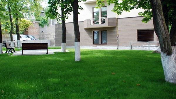 Сучасний бізнес-центр у Луцьку*