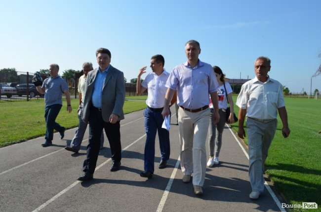 Прекрасне місце для занять спортом, - міністр оцінив стадіон у селі на Волині