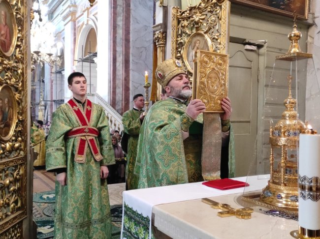 Як освячували вербу в луцькому соборі. ФОТО