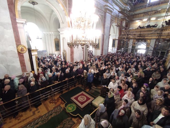 Як освячували вербу в луцькому соборі. ФОТО