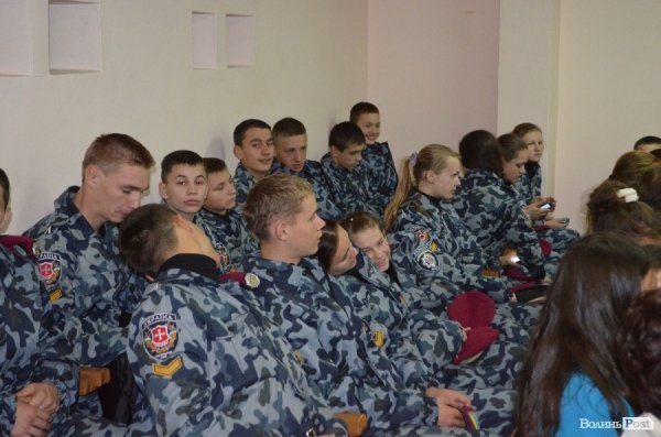 У Луцьку на захист української мови поставили мистецтво. ФОТО