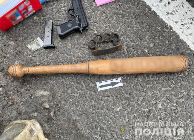 Поблизу Ковеля поліцейські затримали автомобіль зі зброєю та наркотиками. ФОТО