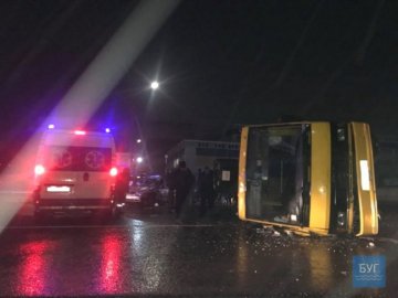 Аварія, у якій перекинулася маршрутка з пасажирами в Нововолинську: один з водіїв був п'яним