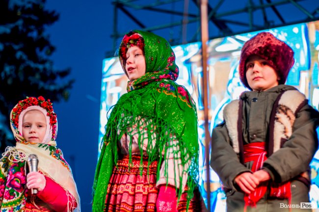 У Луцьку урочисто засвітили головну ялинку міста. ФОТО