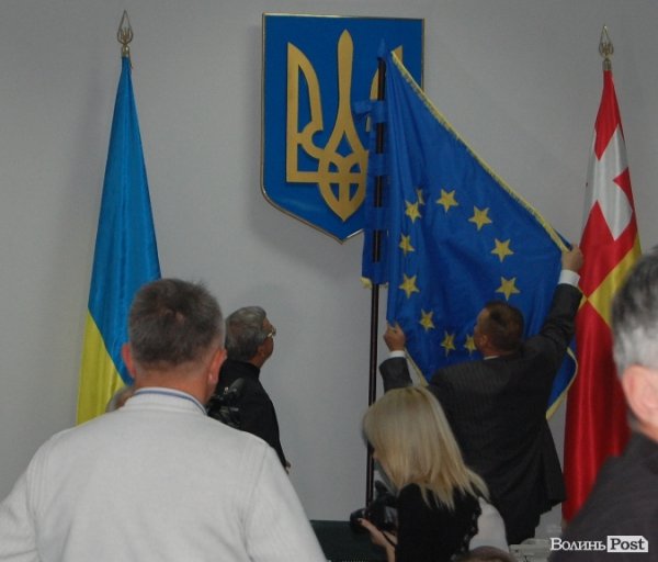 Луцька міська рада сказала «за» Євросоюзу. ФОТО