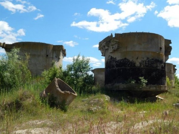 Ковельські піщані злодії «відкопали» очисні споруди колишнього заводу. ФОТО