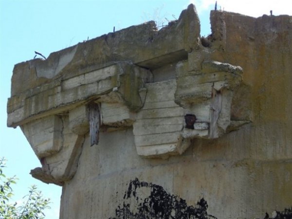 Ковельські піщані злодії «відкопали» очисні споруди колишнього заводу. ФОТО