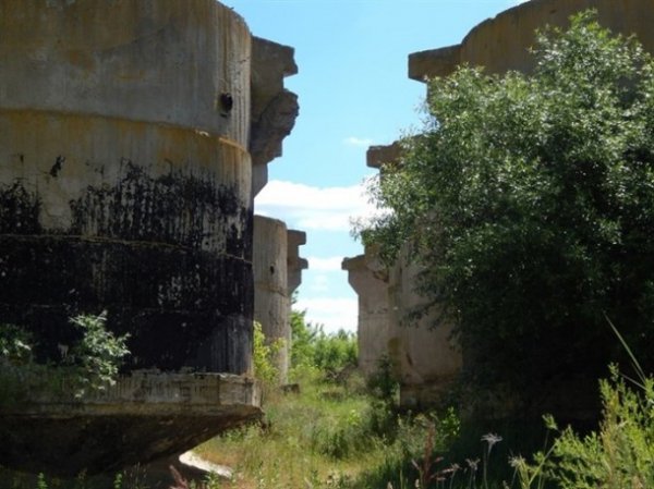 Ковельські піщані злодії «відкопали» очисні споруди колишнього заводу. ФОТО