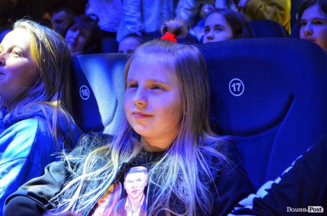 Актори серіалу «Школа» зустрілися з фанами у луцькому «Промені». ФОТО