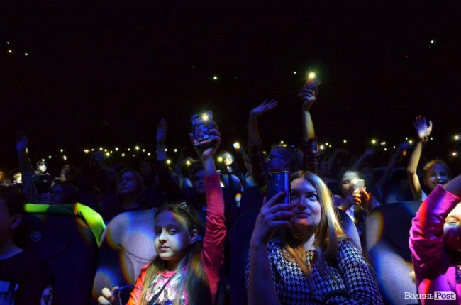Актори серіалу «Школа» зустрілися з фанами у луцькому «Промені». ФОТО