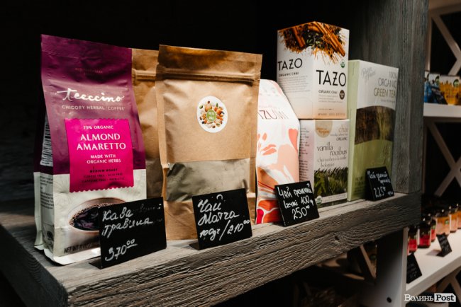 Час небанальних і красивих подарунків: де у Луцьку купити набори із корисних смаколиків*