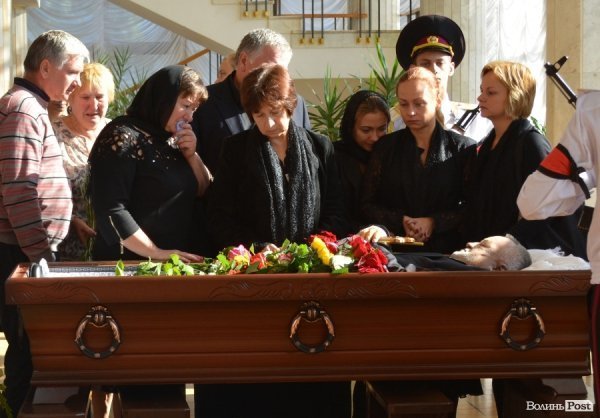 Лучани збираються на  прощання з Клімчуком. ФОТО