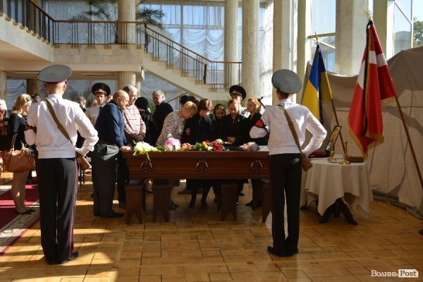 Лучани збираються на  прощання з Клімчуком. ФОТО