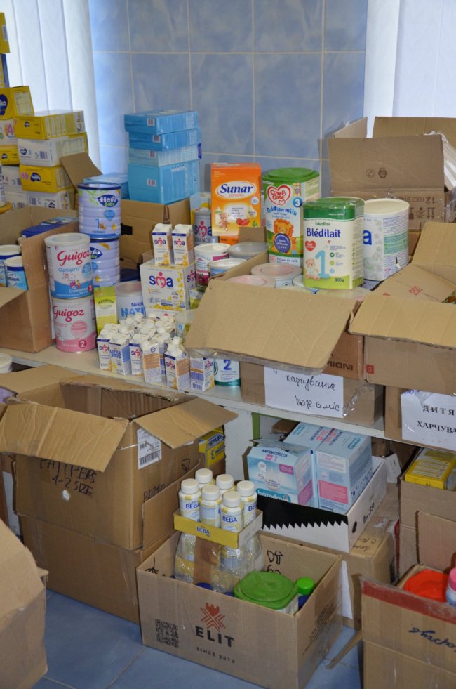 У відділеннях Луцької міської дитячої поліклініки переселенці можуть безоплатно отримати продукти та ліки 