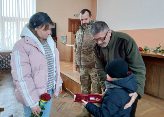 На Волині рідним загиблих воїнів вручили нагороди Героїв. ФОТО
