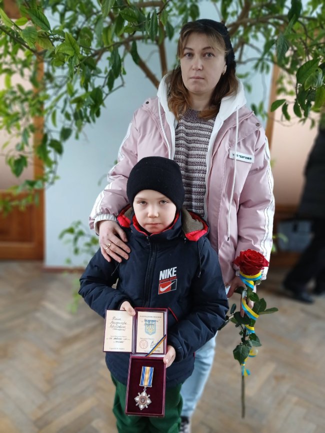 На Волині рідним загиблих воїнів вручили нагороди Героїв. ФОТО