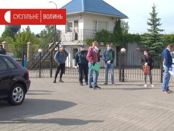 Їдуть збирати ягоди та овочі: щодня майже 200 волинян хочуть поїхати до Польщі