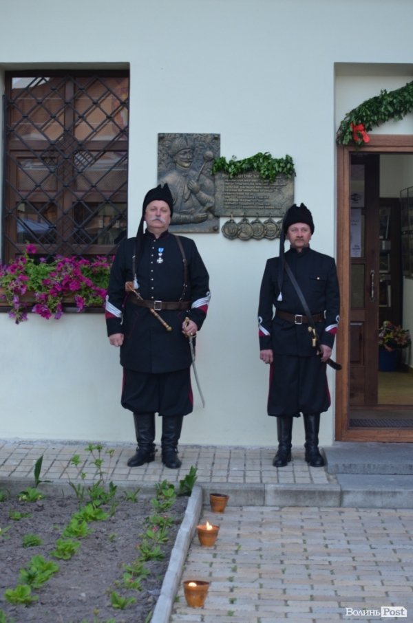 У Луцьку продавали ікони на потреби вояків АТО. ФОТО