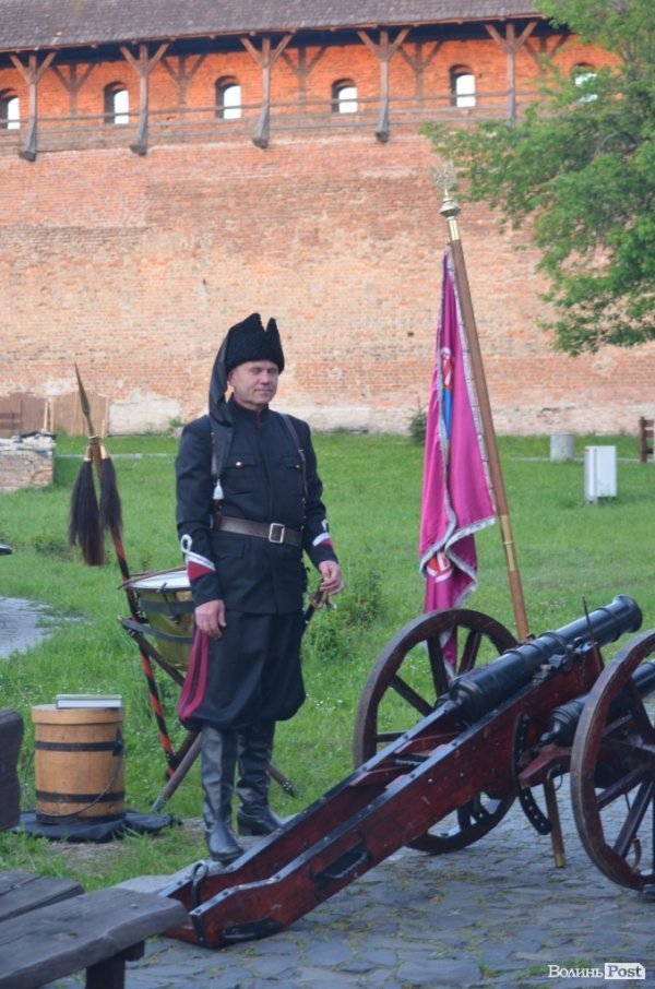 У Луцьку продавали ікони на потреби вояків АТО. ФОТО