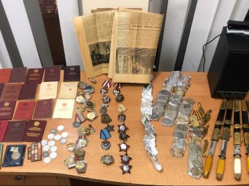 Ордени, медалі, монети: через «Ягодин» литовець провозив старовинні предмети. ФОТО
