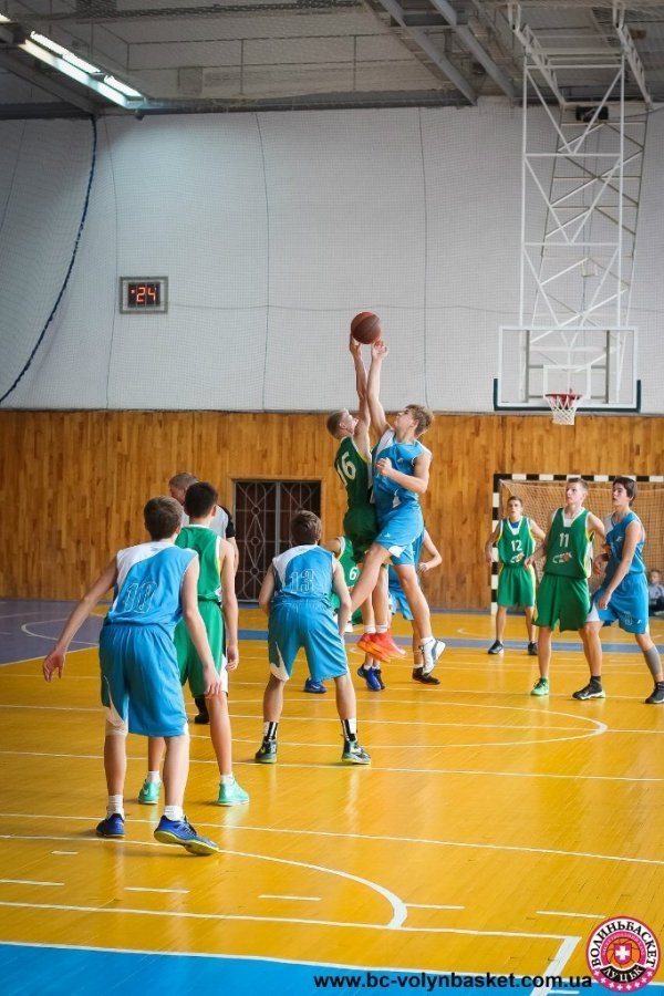 Фото міжнародного баскетбольного турніру в Луцьку