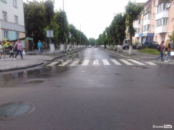 Сьогодні дощовий Луцьк. ФОТОРЕПОРТАЖ