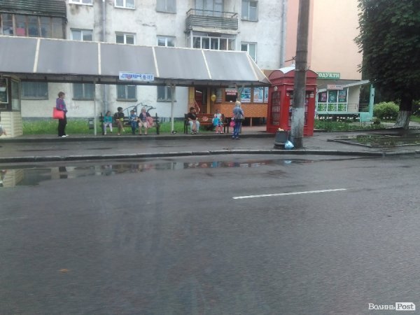 Сьогодні дощовий Луцьк. ФОТОРЕПОРТАЖ