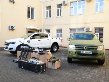 Луцька громада передала військовим автівки