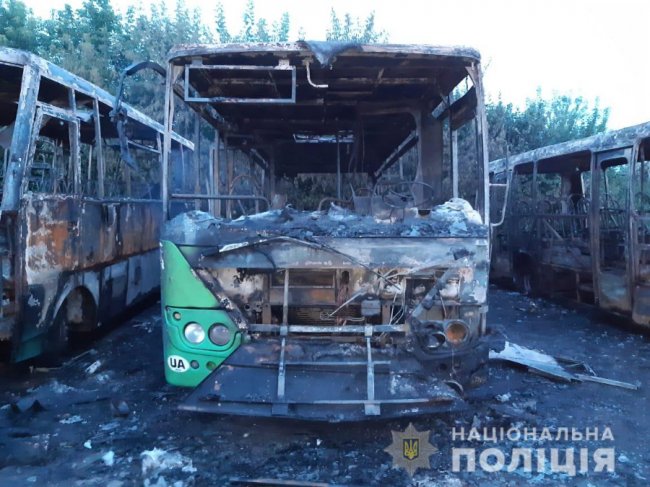 Два «Богдани» та один «Ivan»: на Київщині вщент згоріли автобуси:  ФОТО