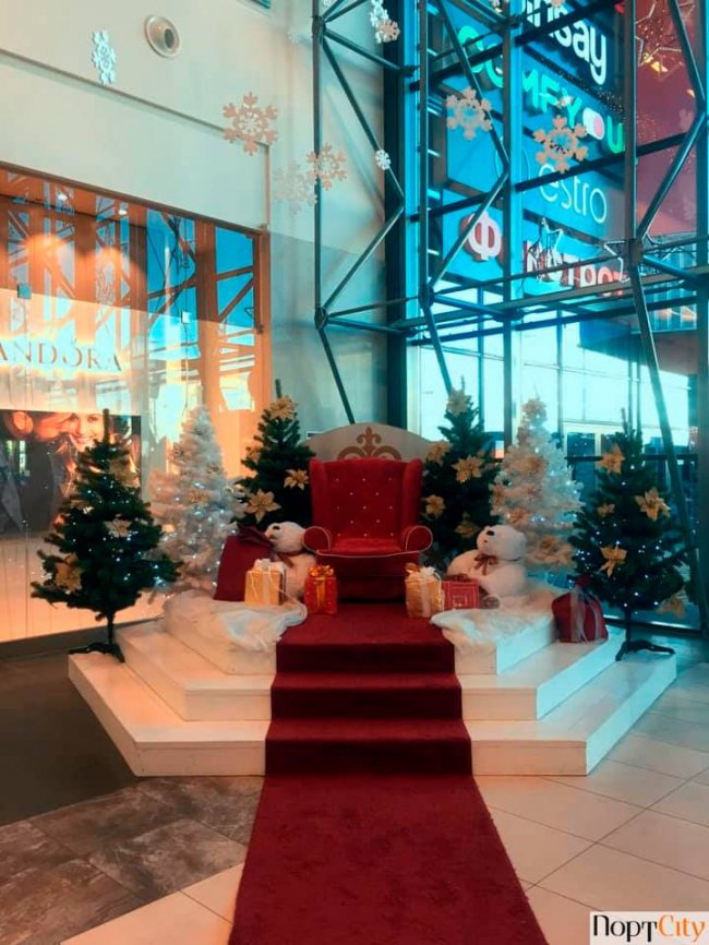У ТРЦ «ПортCity» встановили 15 святкових фотозон. ФОТО*