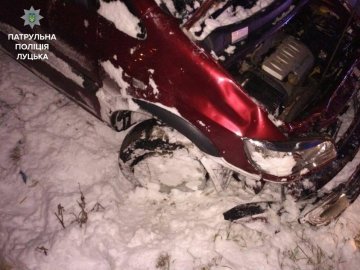 Під Луцьком авто збило електроопору