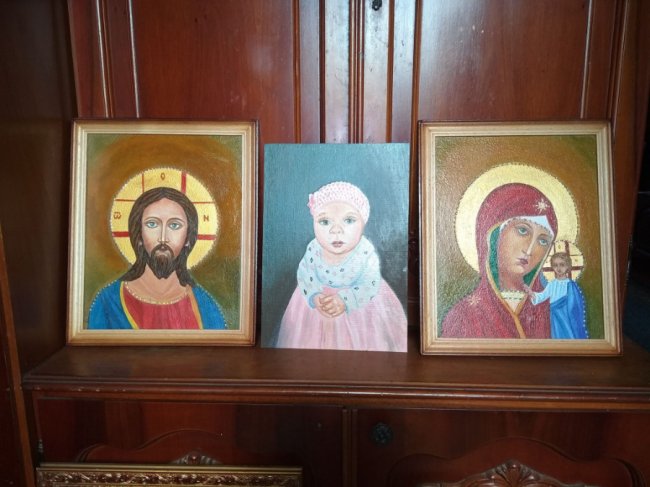 Волинянка намалювала ікону Божої Матері, а коли хотіла продати її – образ «заплакав». ФОТО