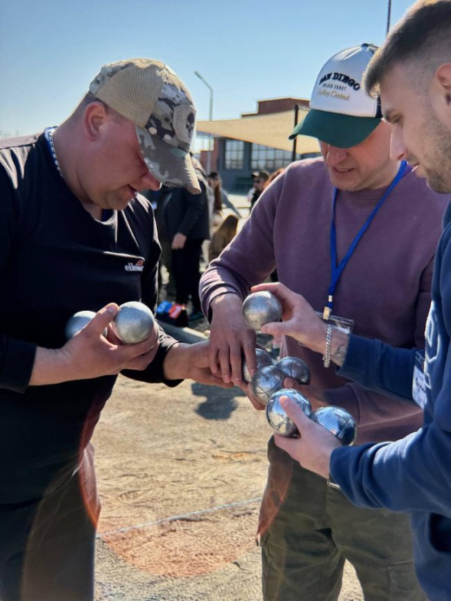 «Дякуємо, незламні, за бажання займатися спортом і залучати побратимів»: у Ковелі змагалися команди ветеранів 