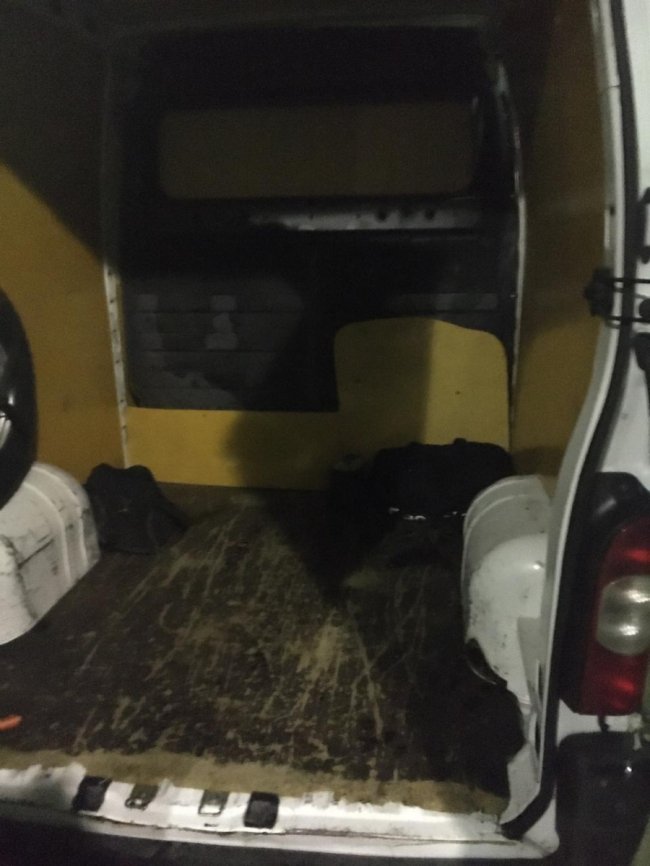 На Волині затримали бус, запакований контрабандою