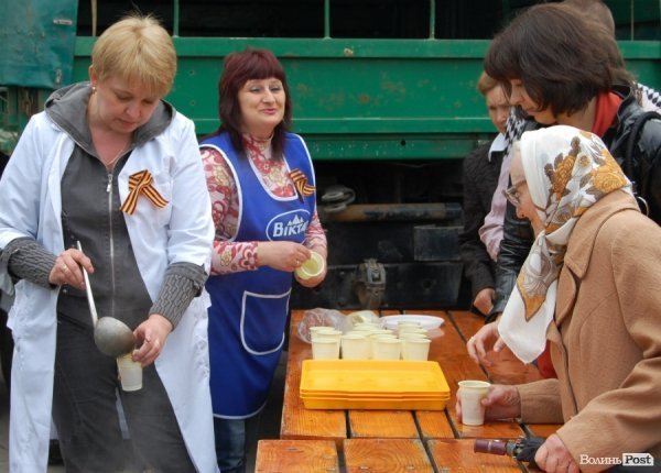 Як у Луцьку їли кашу і співали фронтових пісень