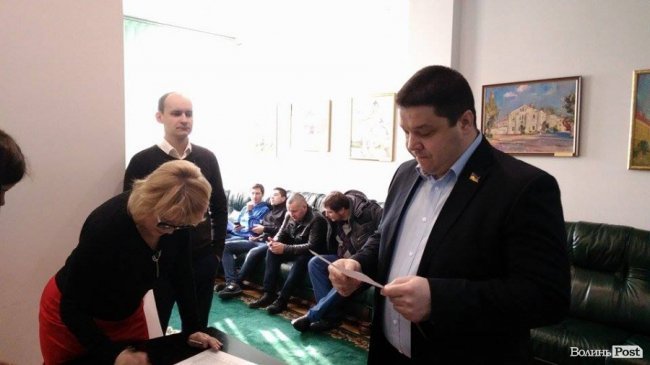 Позачергова сесія Луцької міськради. ЯК ЦЕ БУЛО