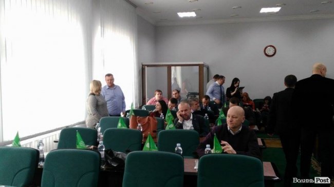 Позачергова сесія Луцької міськради. ЯК ЦЕ БУЛО