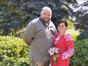 Після церемонії — на війну: на Волині одружився військовий